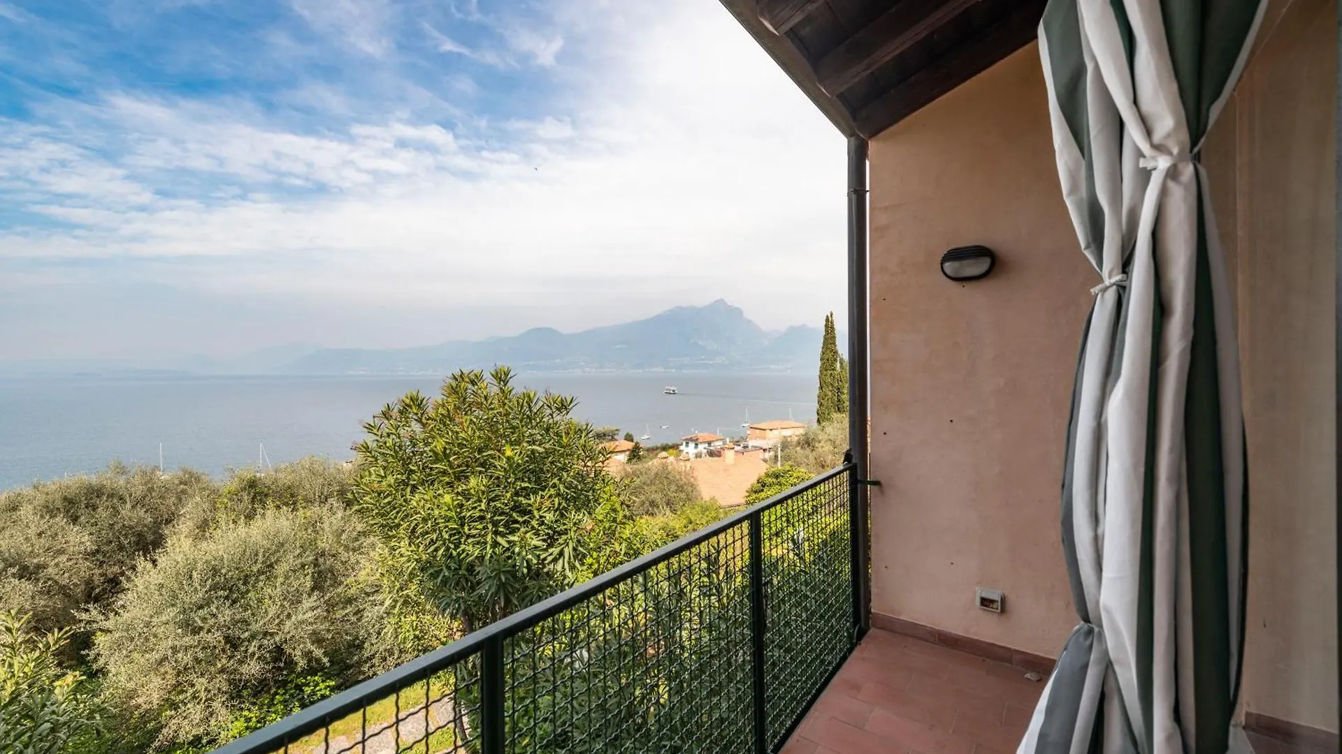 Apartamento Alma Torri Del Benaco